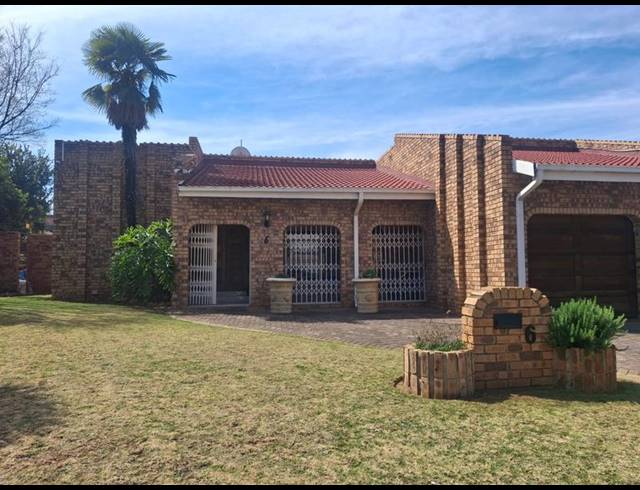 4 BEDROOM HOUSE FOR SALE IN VANDERBIJLPARK SE 3